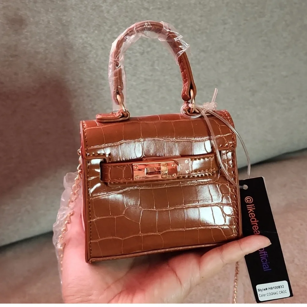 🎉 HP🎉 It’s just too Cute! Her lil purse chain or handle. Cognac FASHION NOVA NEW